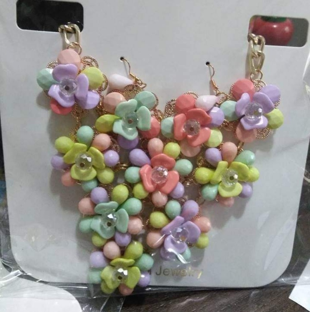 New necklace with earrings